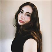 Chica joven, estudiante de grado que esta deseando ser niñera
